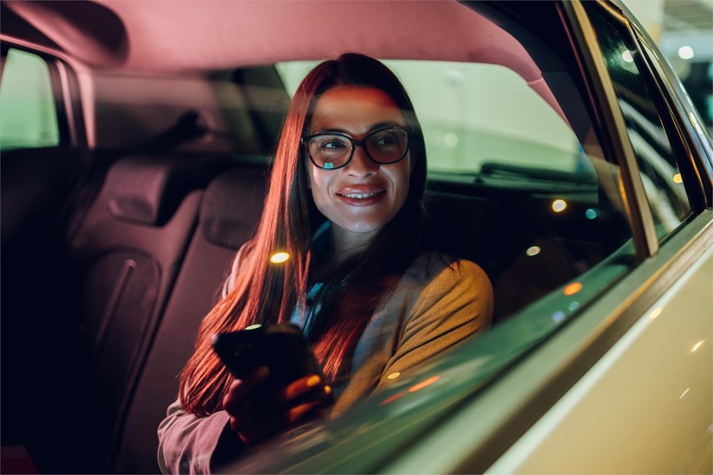 Viajes nocturnos seguros: la tranquilidad de contar con Taxi 1 Fernando a cualquier hora